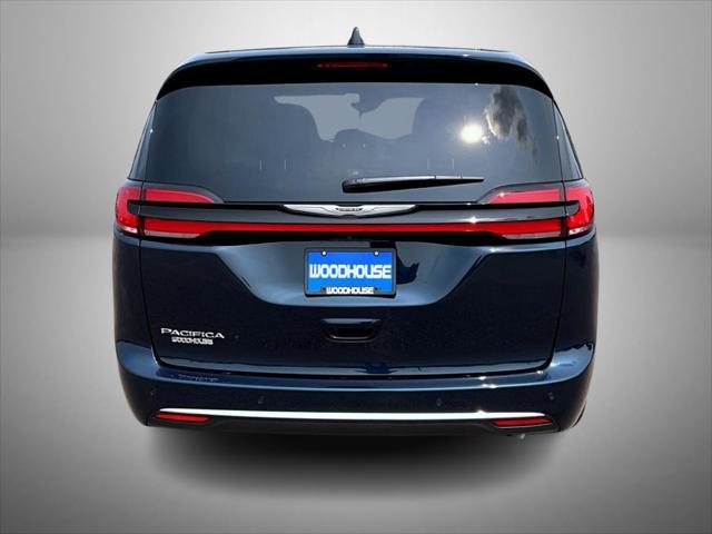 new 2025 Chrysler Pacifica car, priced at $43,706