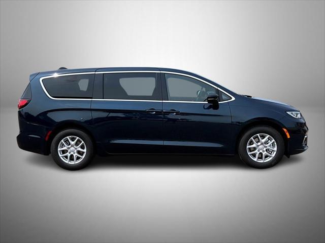 new 2025 Chrysler Pacifica car, priced at $43,706