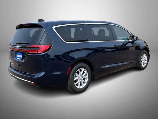 new 2025 Chrysler Pacifica car, priced at $43,706