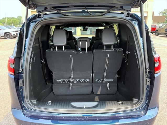 new 2025 Chrysler Pacifica car, priced at $43,706