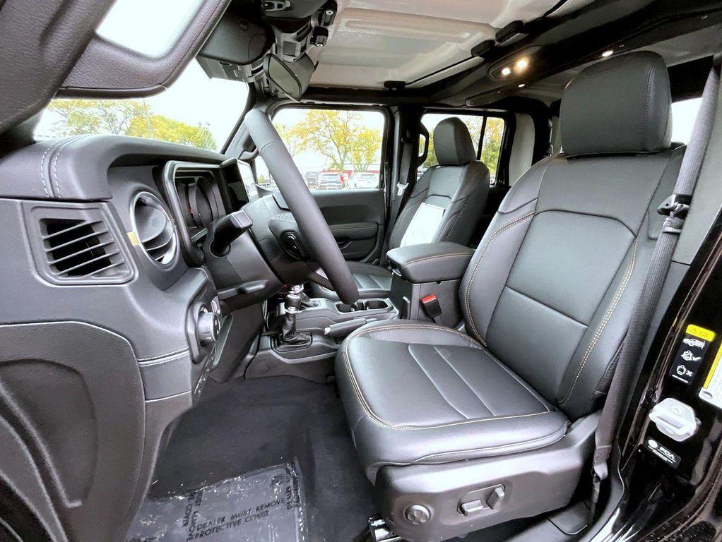 new 2025 Jeep Gladiator car, priced at $43,614