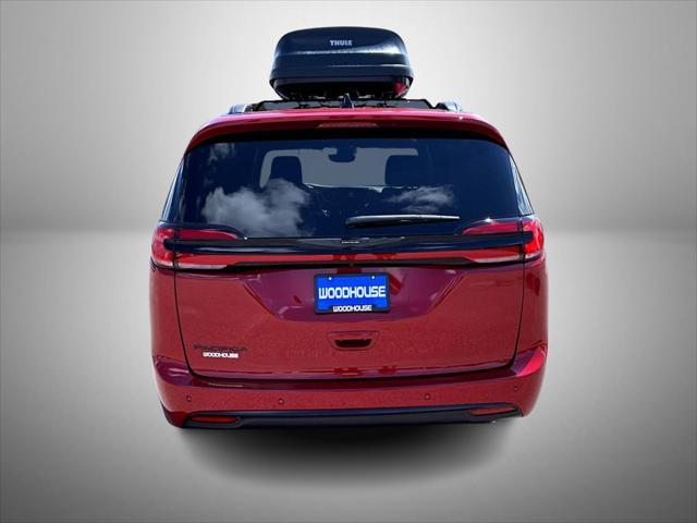 new 2025 Chrysler Pacifica car, priced at $45,631
