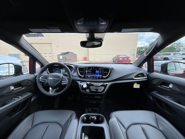 new 2025 Chrysler Pacifica car, priced at $45,631