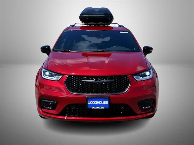 new 2025 Chrysler Pacifica car, priced at $45,631