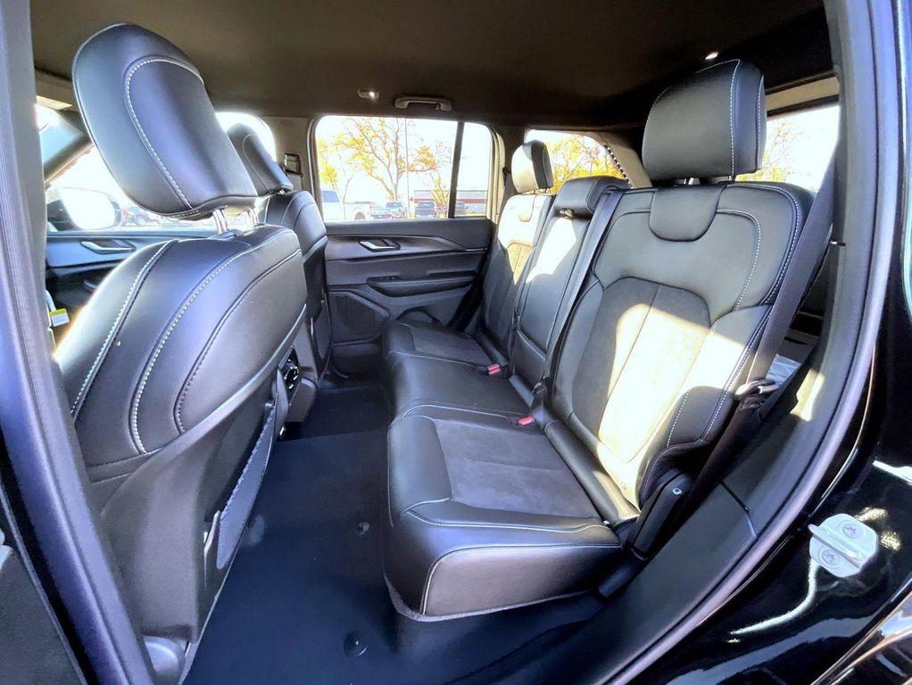 new 2025 Jeep Grand Cherokee car, priced at $41,659