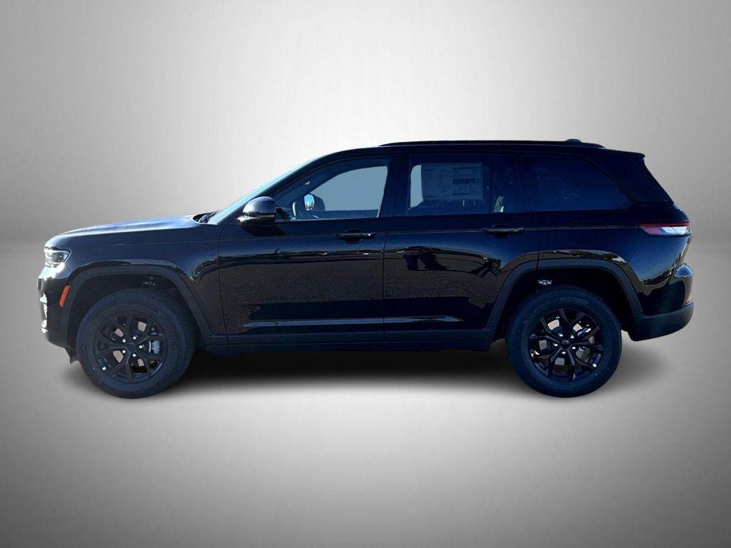 new 2025 Jeep Grand Cherokee car, priced at $41,659