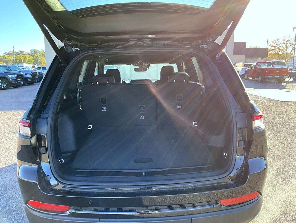 new 2025 Jeep Grand Cherokee car, priced at $41,659