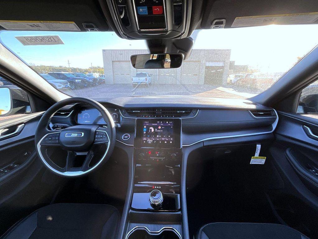 new 2025 Jeep Grand Cherokee car, priced at $41,659