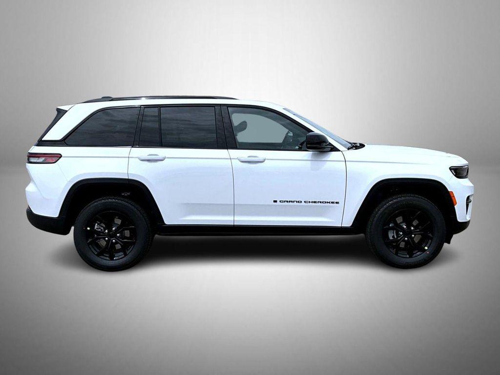new 2025 Jeep Grand Cherokee car, priced at $42,159
