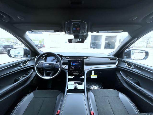 new 2025 Jeep Grand Cherokee car, priced at $38,902