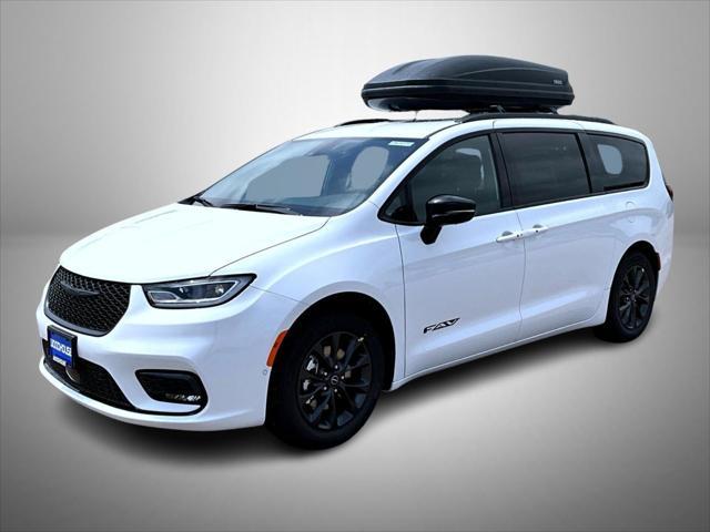 new 2025 Chrysler Pacifica car, priced at $45,136