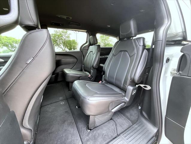 new 2025 Chrysler Pacifica car, priced at $45,136