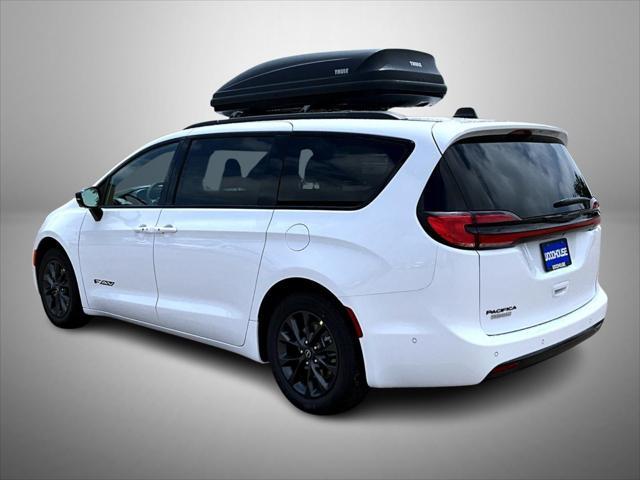 new 2025 Chrysler Pacifica car, priced at $45,136