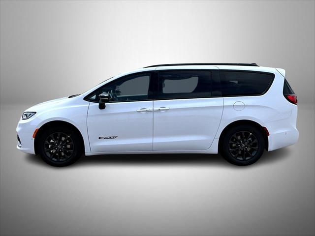 new 2025 Chrysler Pacifica car, priced at $45,136