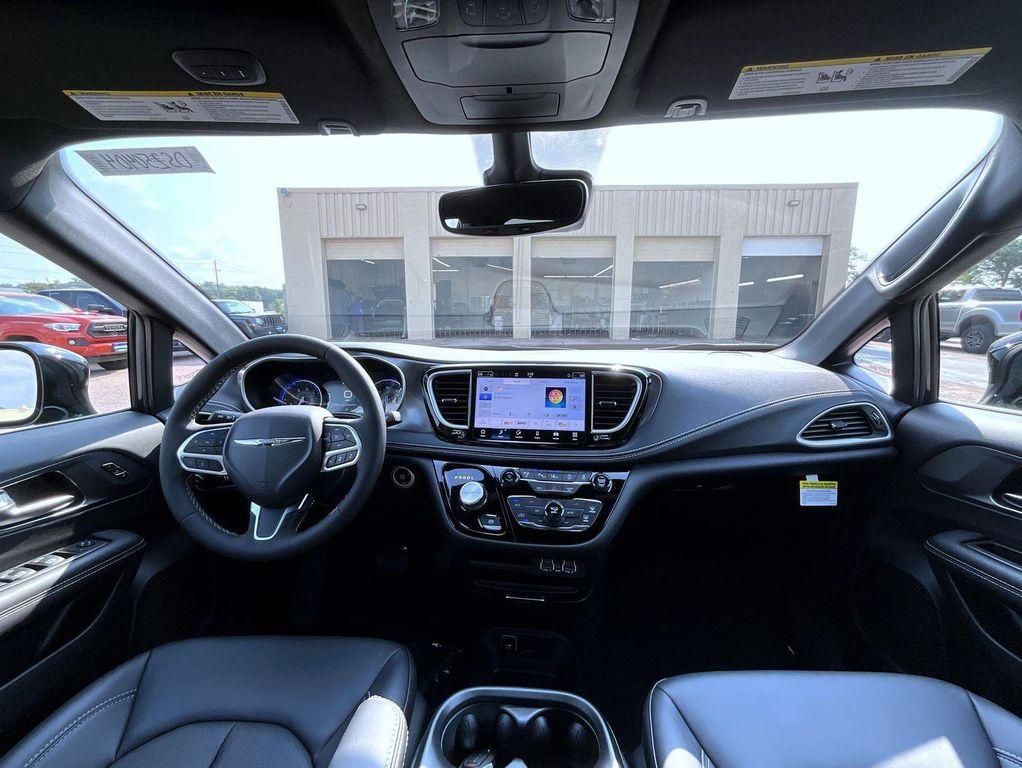 new 2025 Chrysler Pacifica car, priced at $44,519