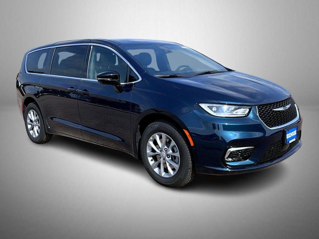 new 2025 Chrysler Pacifica car, priced at $44,519