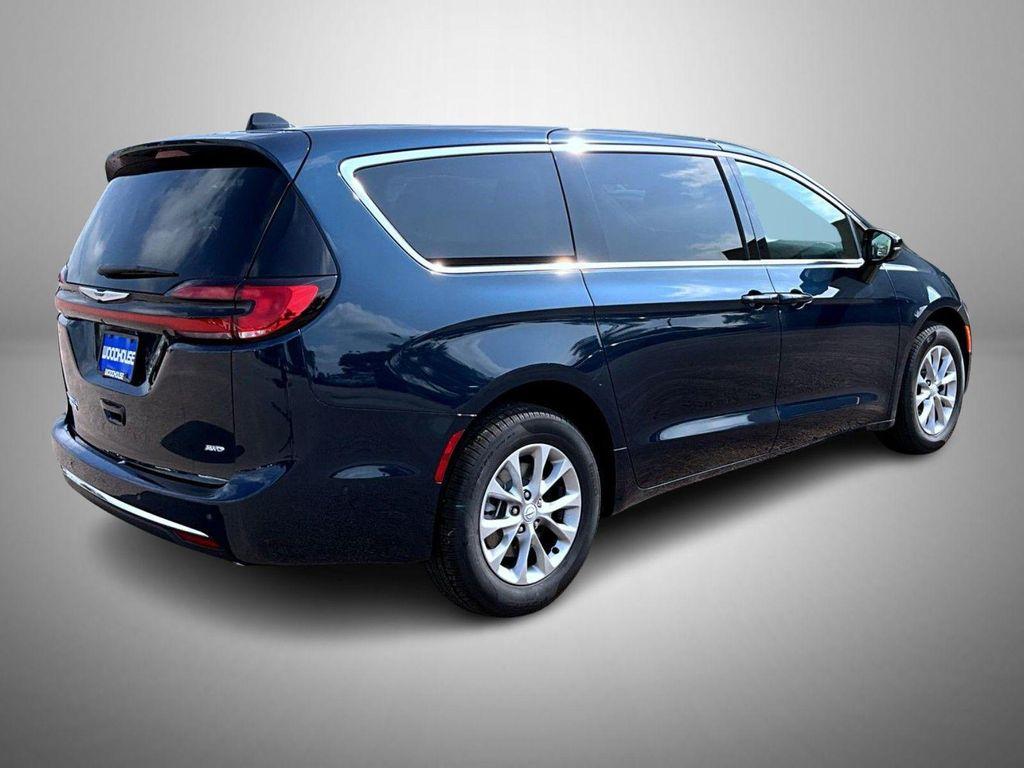new 2025 Chrysler Pacifica car, priced at $44,519