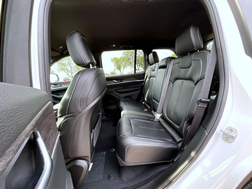 new 2025 Jeep Grand Cherokee car, priced at $44,829