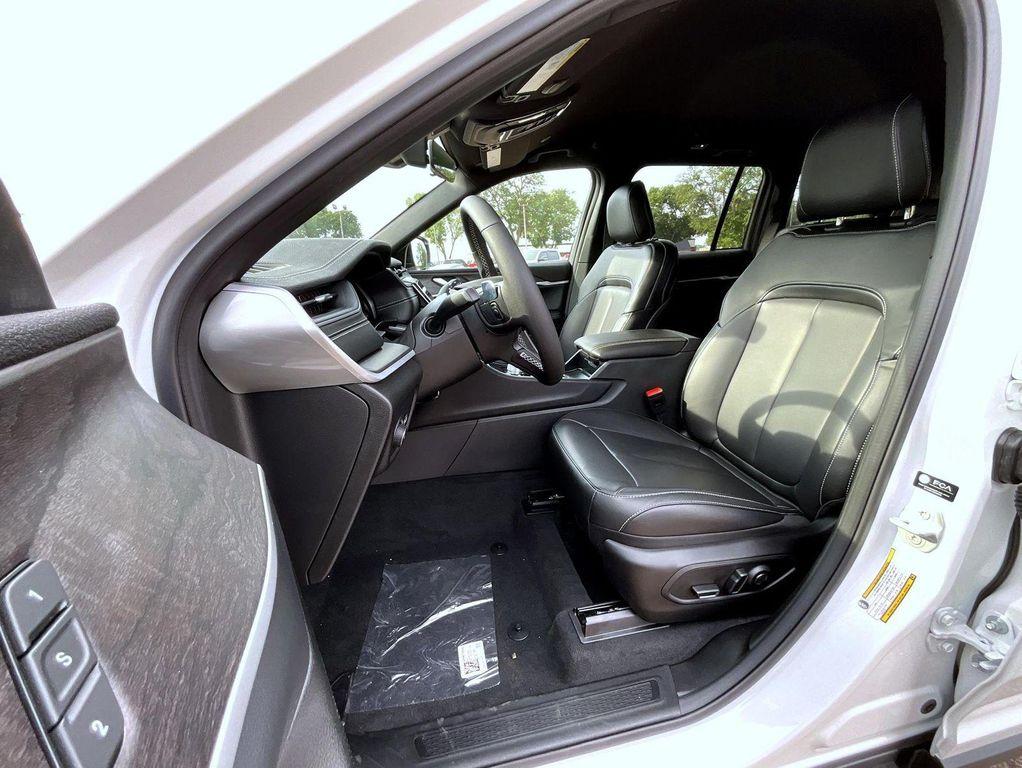 new 2025 Jeep Grand Cherokee car, priced at $44,829