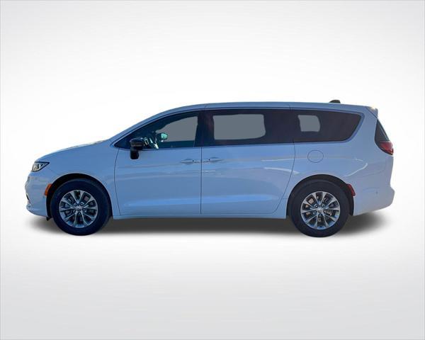 new 2025 Chrysler Pacifica car, priced at $45,599