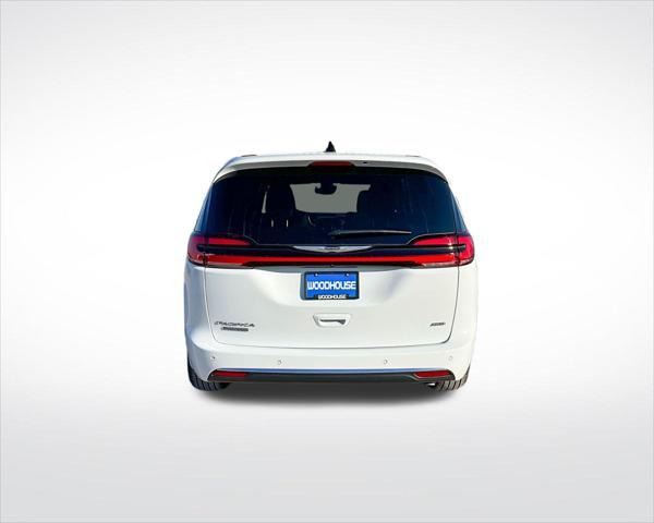 new 2025 Chrysler Pacifica car, priced at $45,599