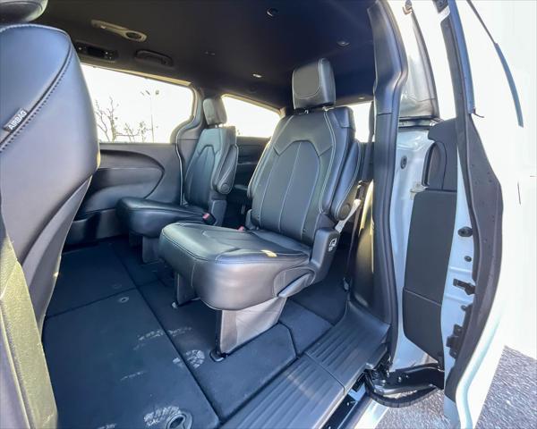 new 2025 Chrysler Pacifica car, priced at $45,599