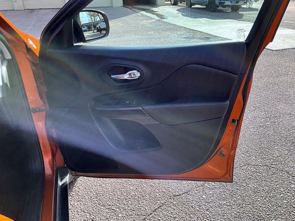 used 2015 Jeep Cherokee car, priced at $12,998