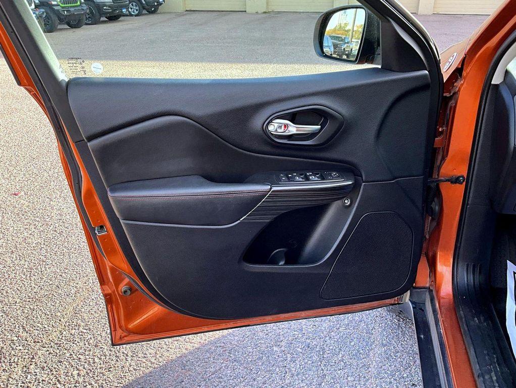 used 2015 Jeep Cherokee car, priced at $12,998