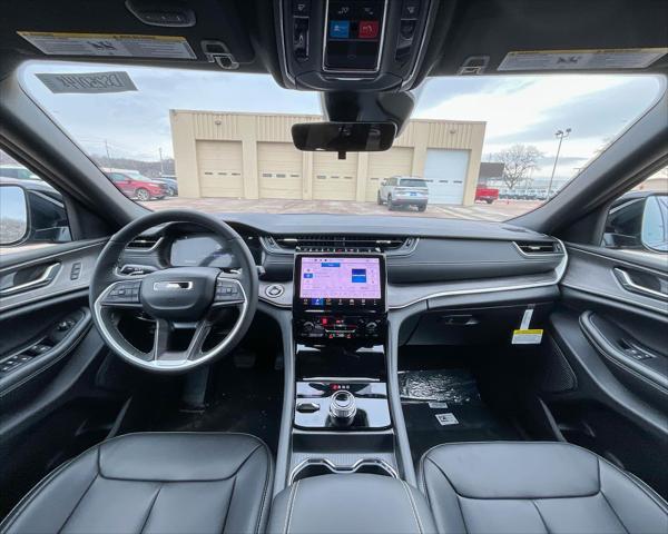 new 2025 Jeep Grand Cherokee car, priced at $41,974