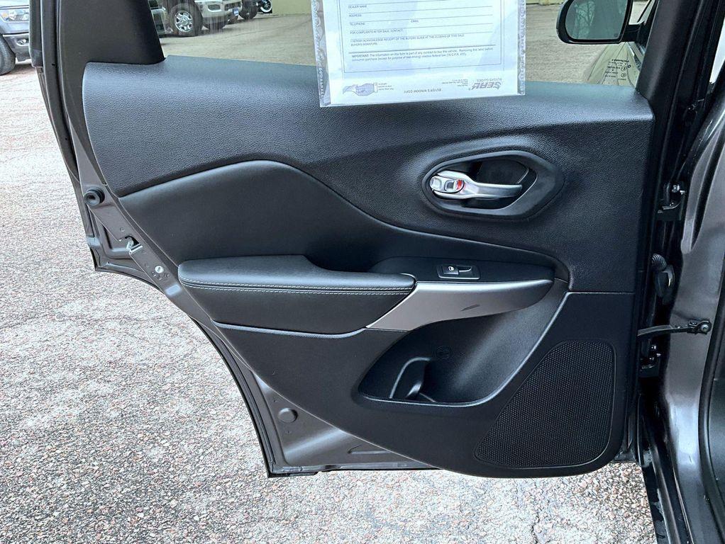 used 2022 Jeep Cherokee car, priced at $26,029