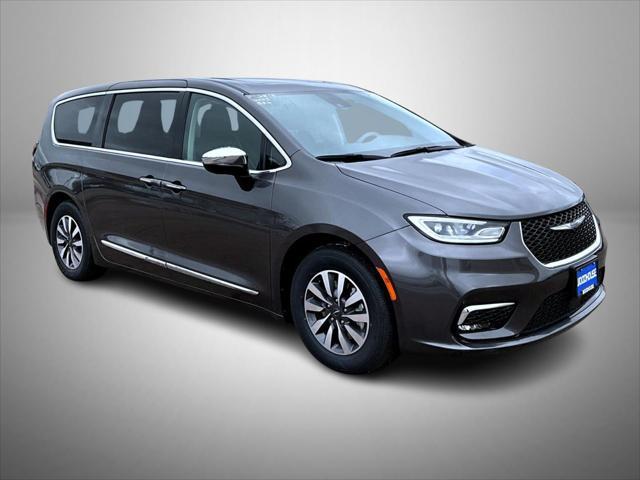 used 2023 Chrysler Pacifica Hybrid car, priced at $31,499