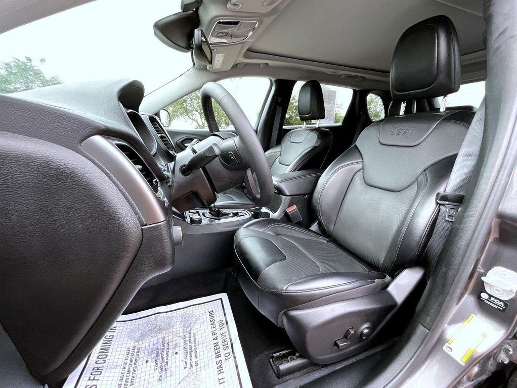 used 2022 Jeep Cherokee car, priced at $27,790