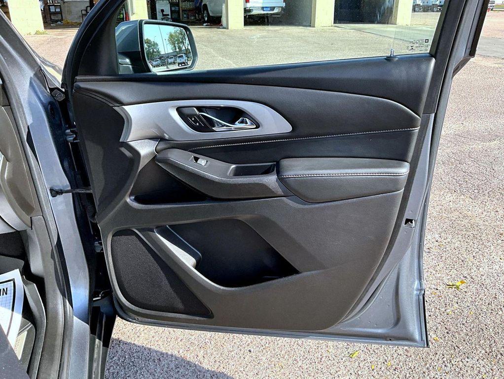 used 2021 Chevrolet Traverse car, priced at $24,499