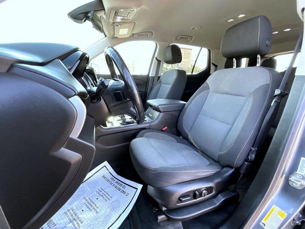 used 2021 Chevrolet Traverse car, priced at $24,499