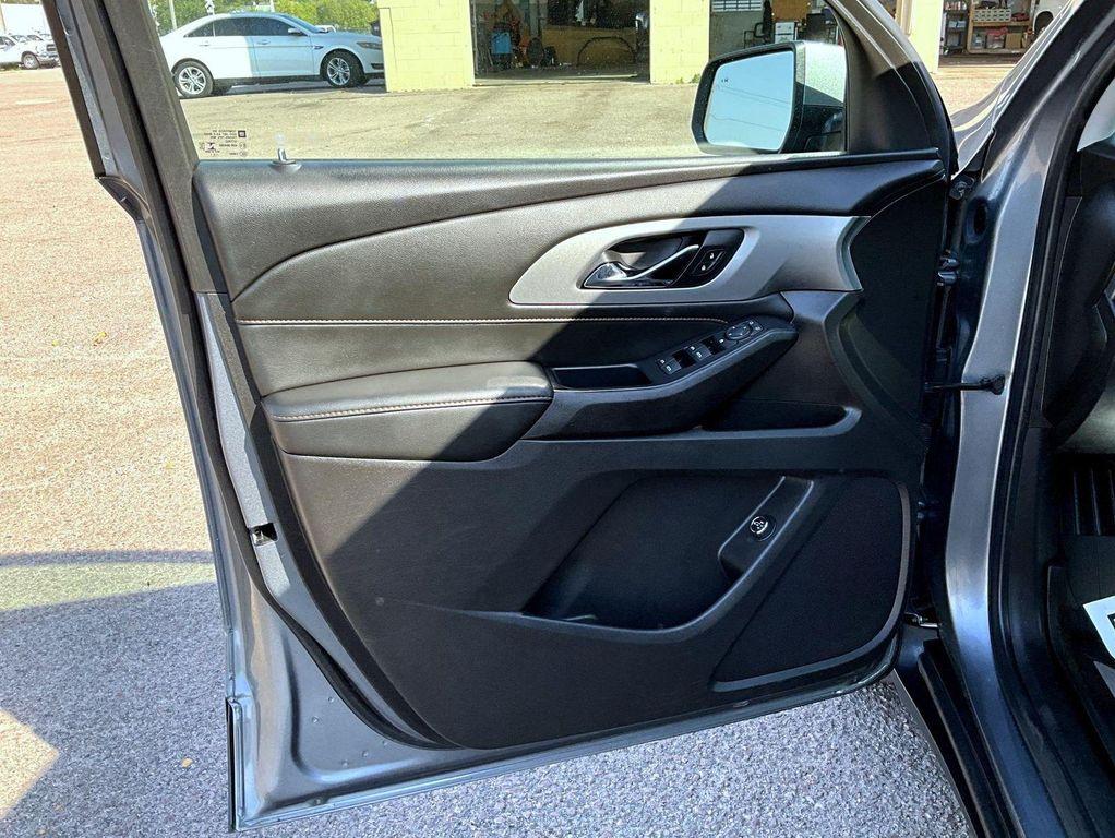 used 2021 Chevrolet Traverse car, priced at $24,499