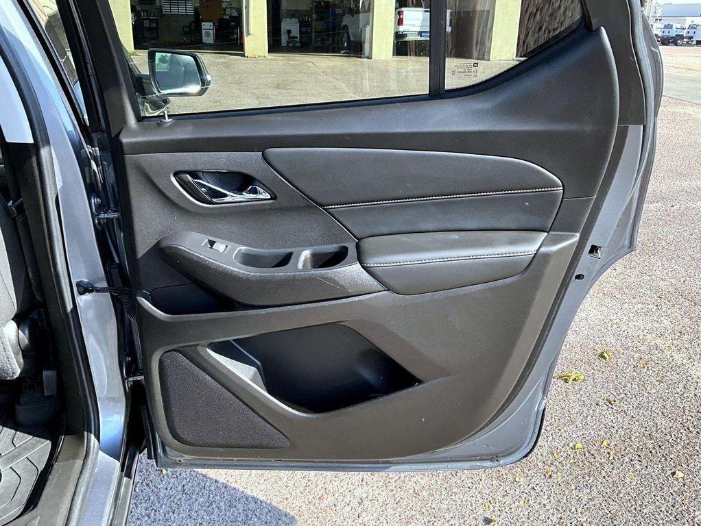 used 2021 Chevrolet Traverse car, priced at $24,499