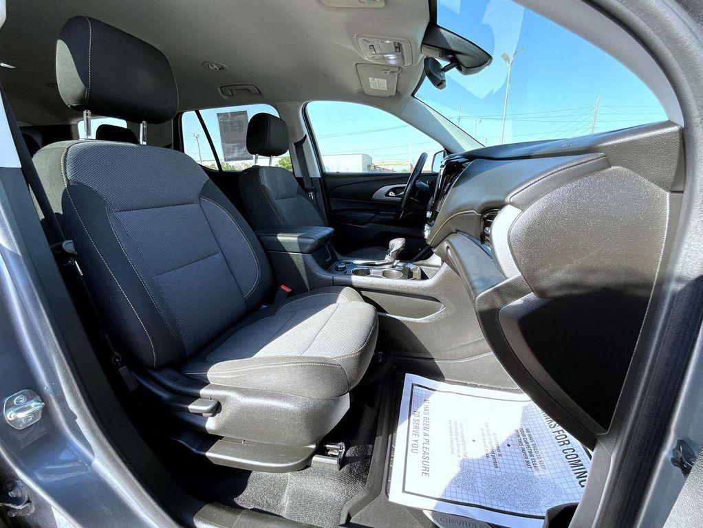 used 2021 Chevrolet Traverse car, priced at $24,499