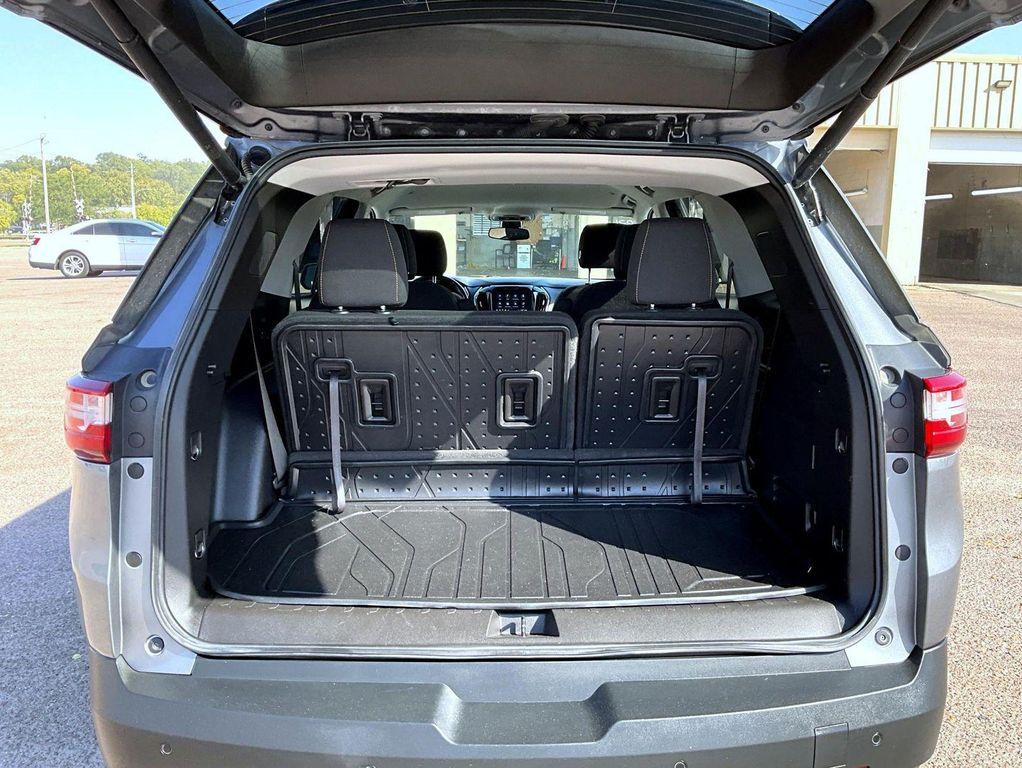 used 2021 Chevrolet Traverse car, priced at $24,499