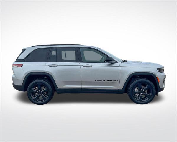 new 2025 Jeep Grand Cherokee car, priced at $44,199