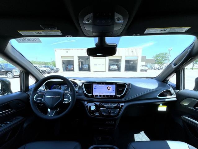 new 2025 Chrysler Pacifica car, priced at $44,427