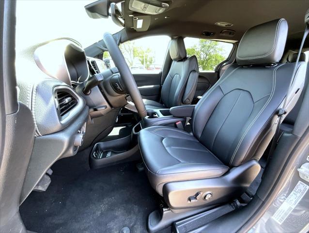new 2025 Chrysler Pacifica car, priced at $44,427
