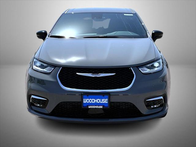 new 2025 Chrysler Pacifica car, priced at $44,427