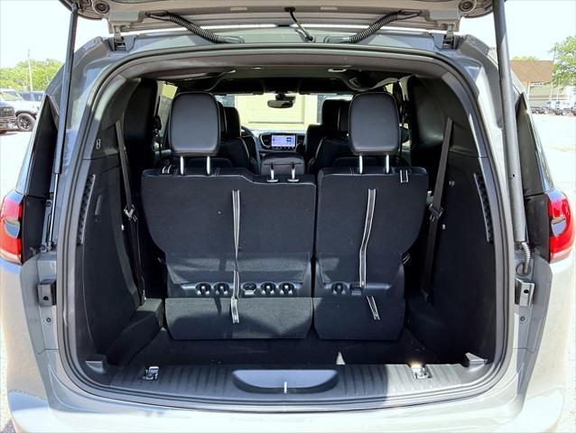 new 2025 Chrysler Pacifica car, priced at $44,427