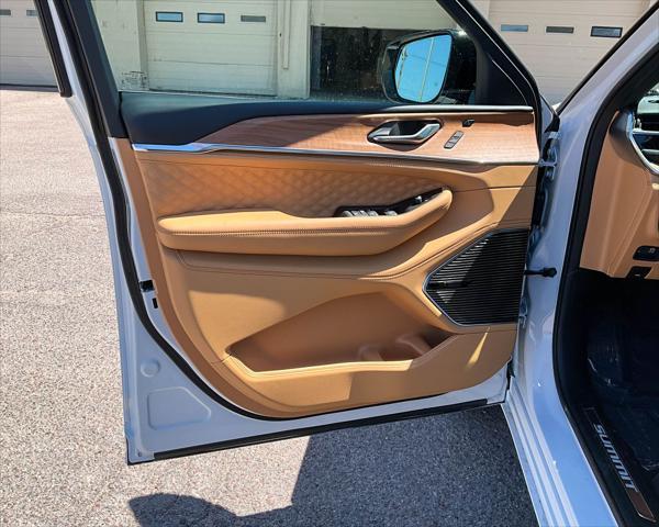 new 2025 Jeep Grand Cherokee car, priced at $70,104