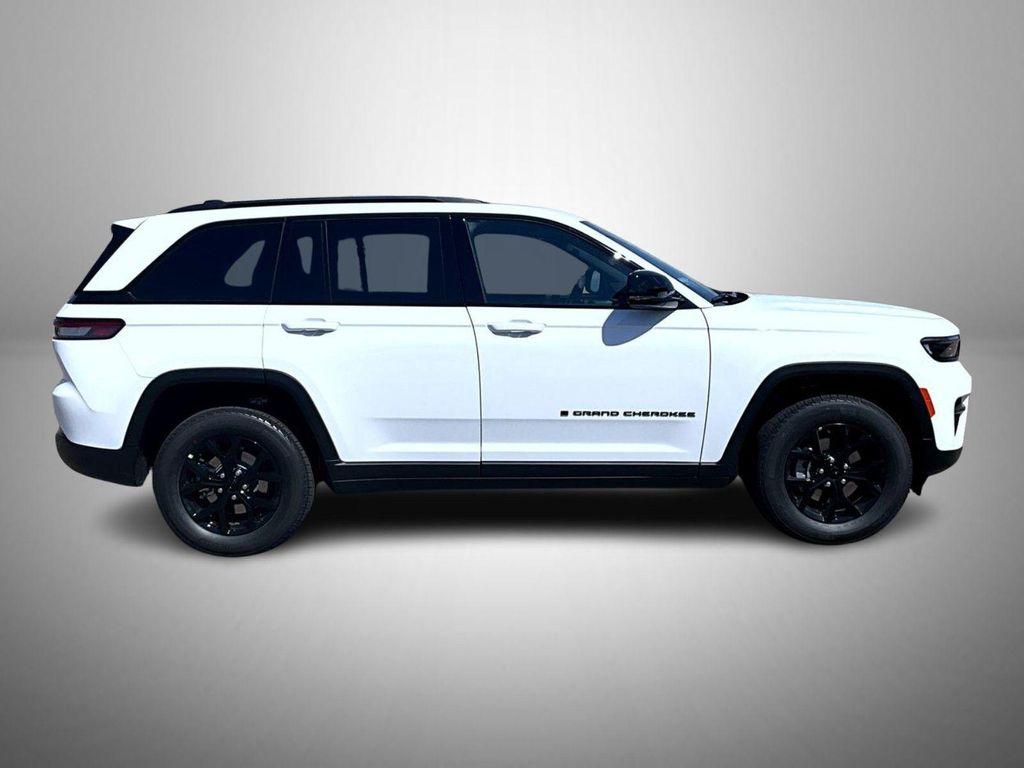 new 2025 Jeep Grand Cherokee car, priced at $44,724