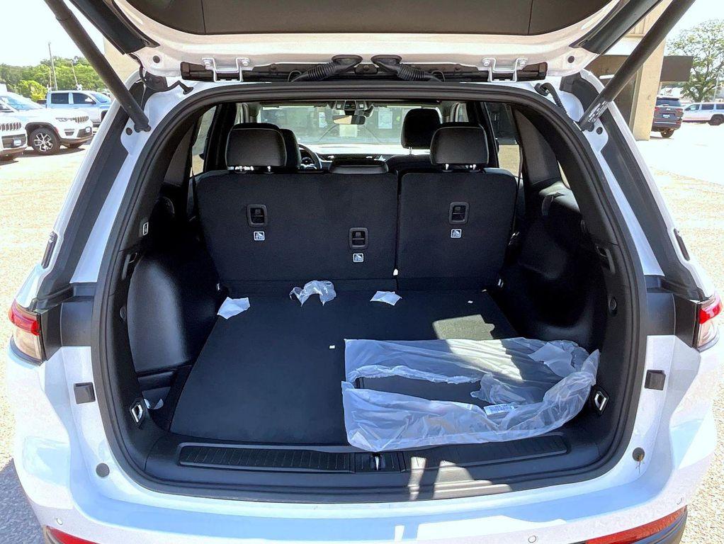 new 2025 Jeep Grand Cherokee car, priced at $44,724