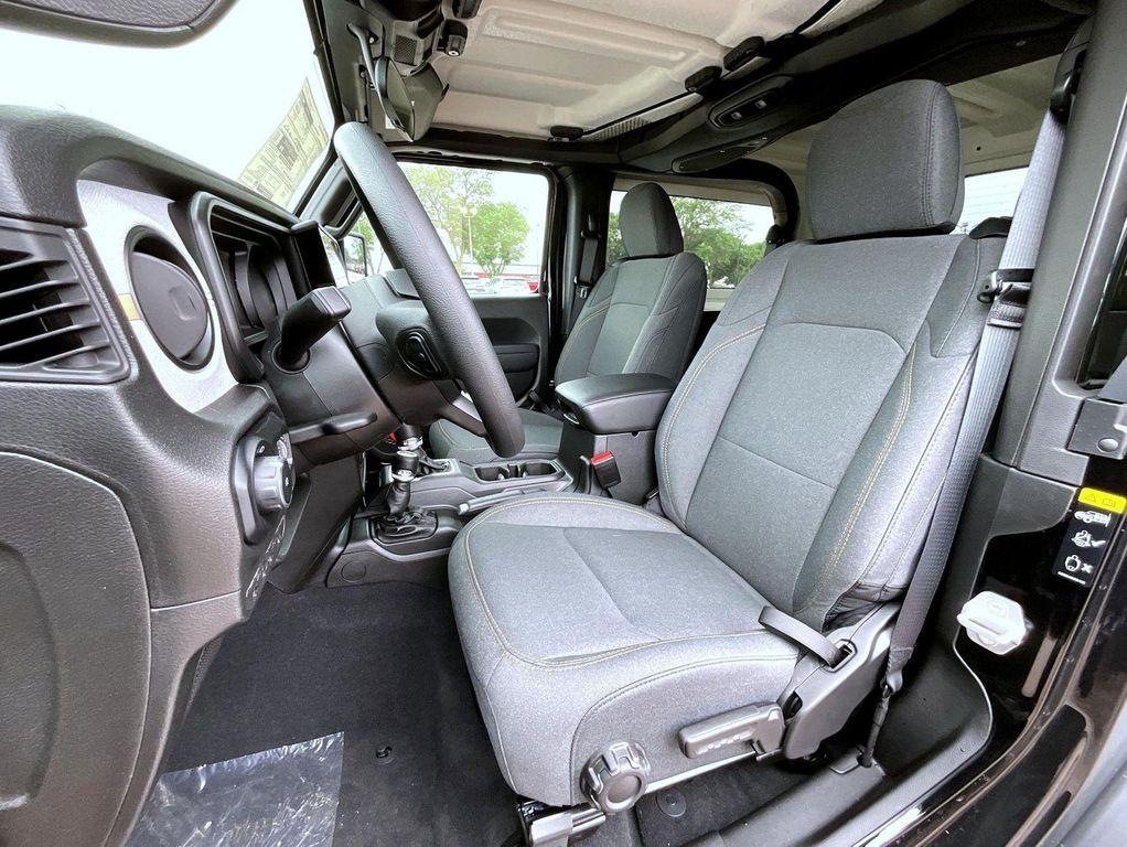 new 2025 Jeep Wrangler car, priced at $34,732