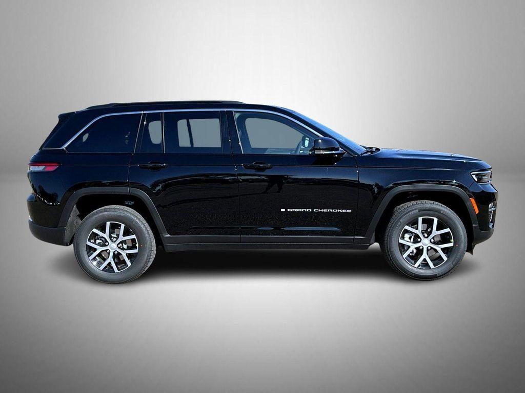new 2025 Jeep Grand Cherokee car, priced at $40,924