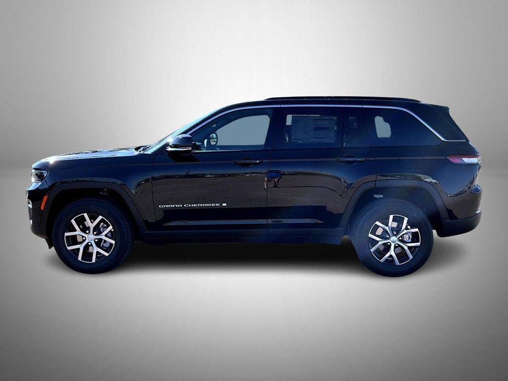 new 2025 Jeep Grand Cherokee car, priced at $40,924