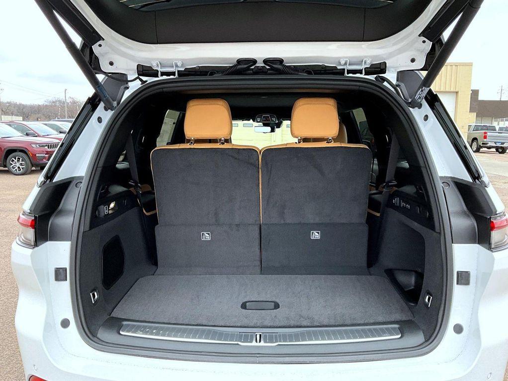 new 2025 Jeep Grand Cherokee L car, priced at $62,578